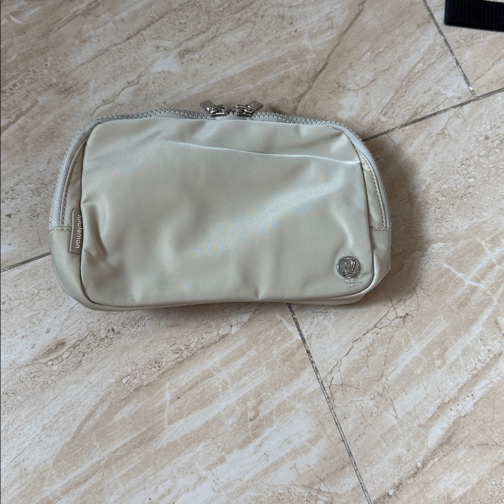 Lululemon 2L Everywhere Belt Bag price tag removed, description tag attached